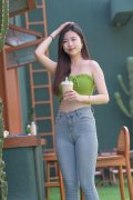 <b>梵梵大人正在线旁不雅</b>